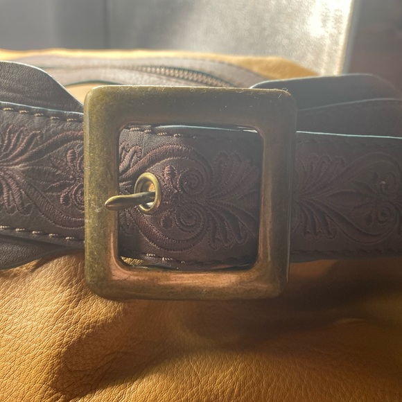 638 Gianni Bini Western HUGE leather bag w brass hdw travel bag - Picture 5 of 15